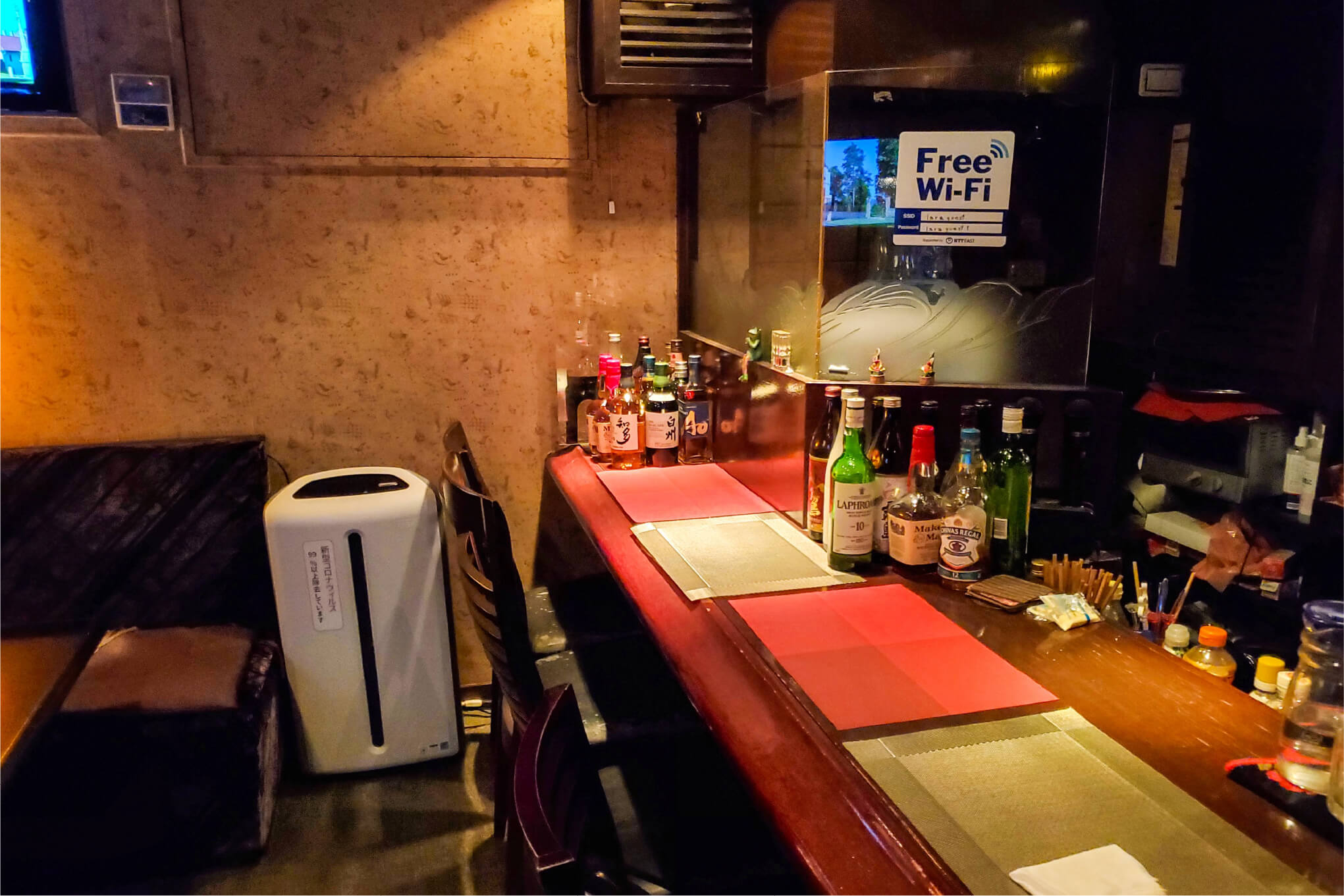 スナックら・らのカウンターテーブル