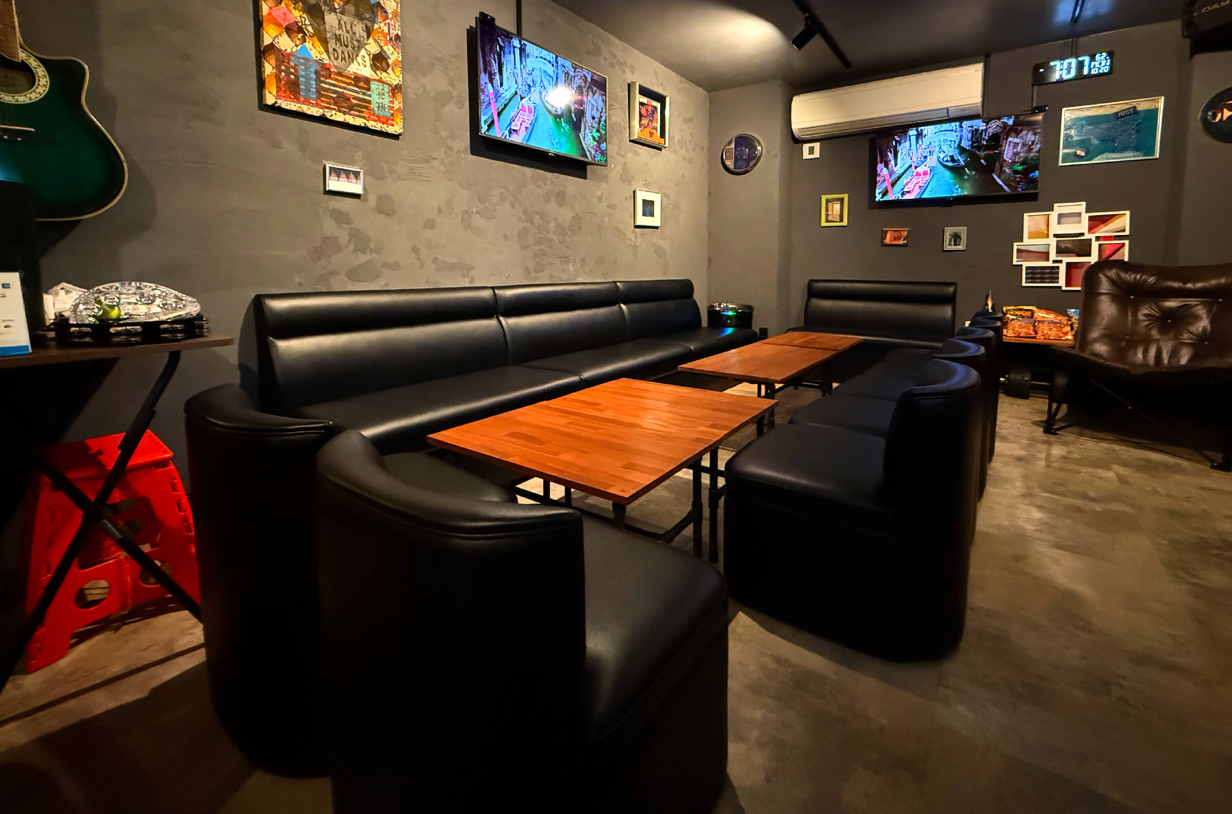 カラオケバーG.1のボックス席