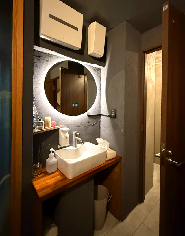 カラオケバーG.1の洗面台