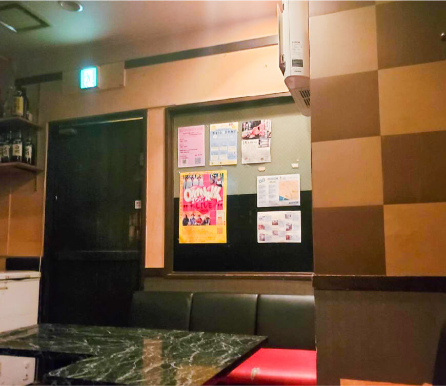 PARIS(パリス)の店内