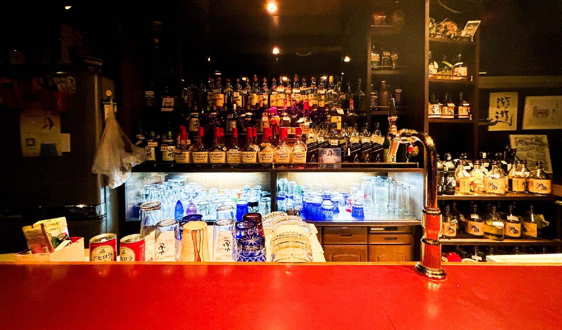 PUB SNACK 游遊(ゆうゆう)の店内