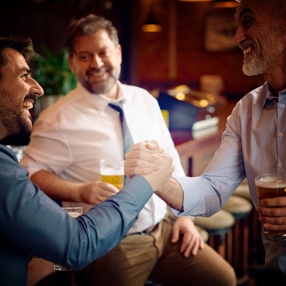 スナックで人生が変わる？｜出会いと絆が生まれる夜の社交場