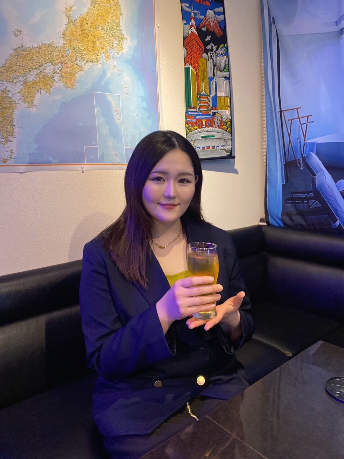 カラオケ・スナックバー「希望」の美人ママ