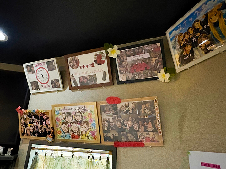 スナック凛｜店内を飾る写真